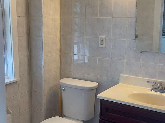 2nd image of 213 Elm St #2