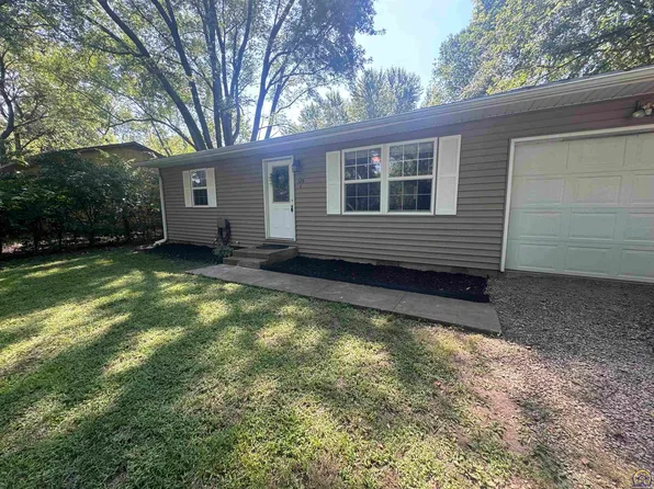 126 Tucker Ct, Carbondale, KS 66414