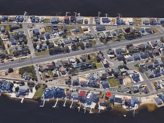 3rd image of 222 Sunset Dr N