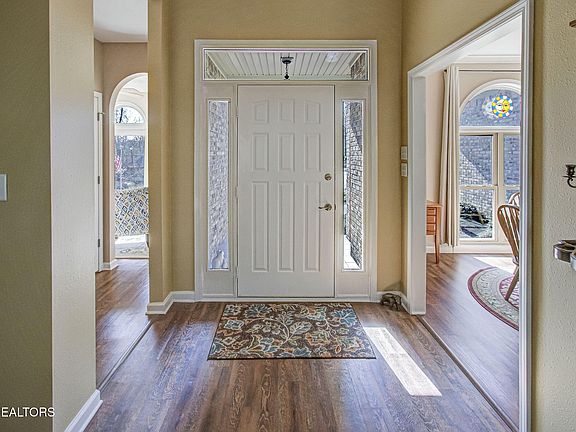 2nd image of 211 Vinita Pl