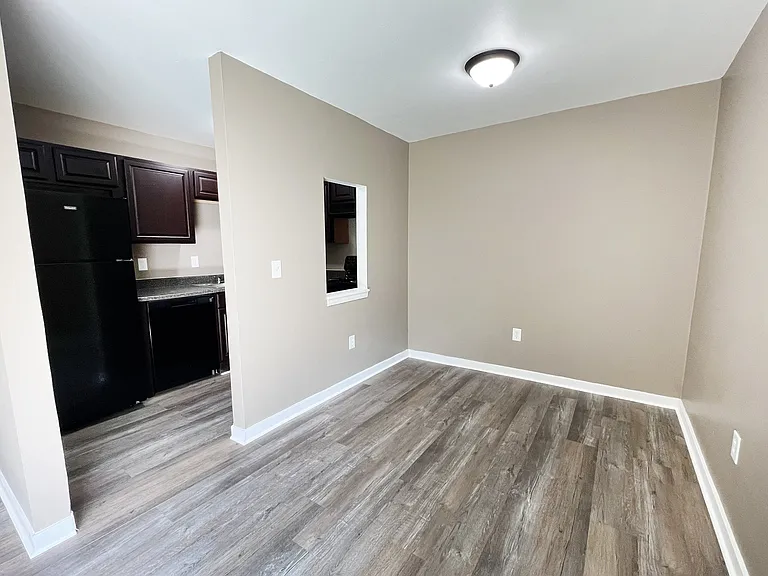 Twin Gables Apartments — Photo 30