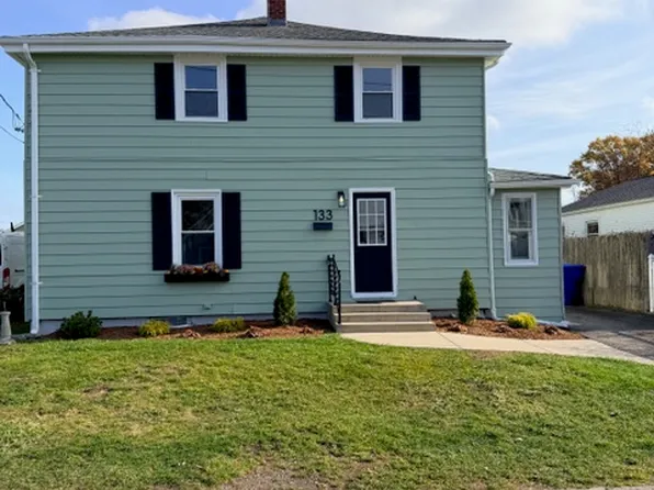 133 Woodbury St, Pawtucket, RI 02861