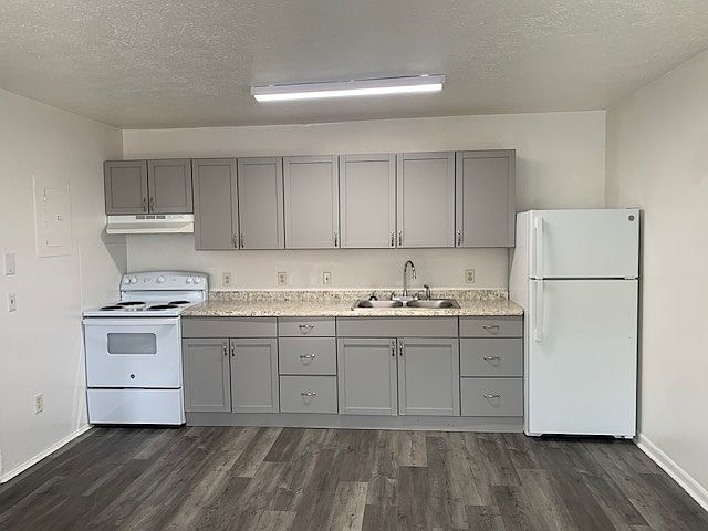 1st image of 905 Russ Lake Dr APT 301