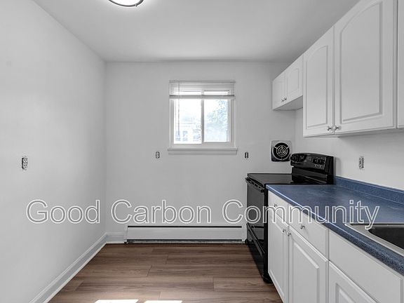 2nd image of 5752 Main St