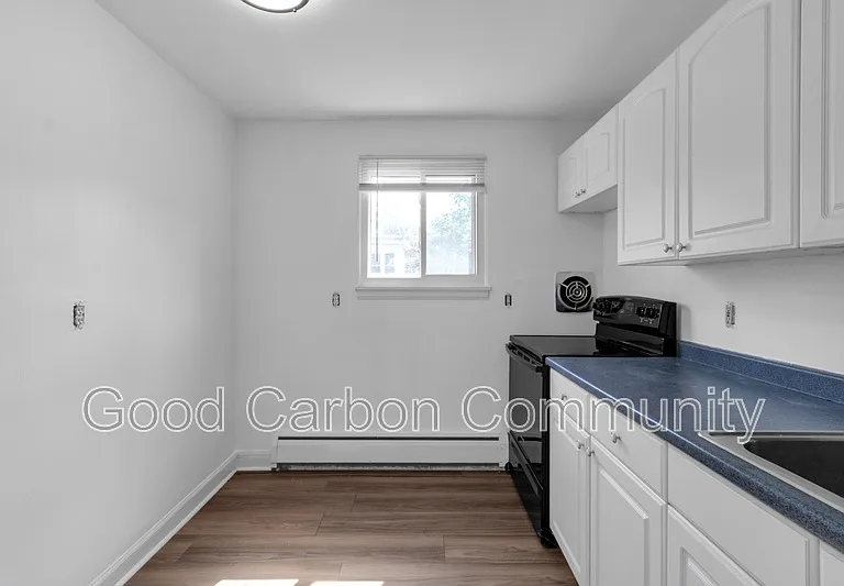 5752 Main St — Photo 2