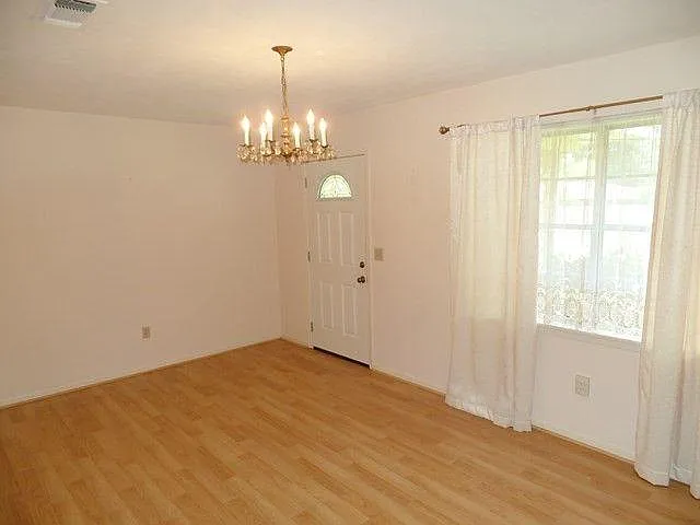 1105 Linkwood Dr — Photo 2