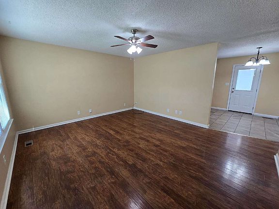 2nd image of 3405 Albert Dr