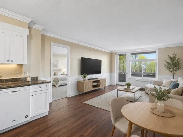 40 Eliot St #17, Milton, MA 02186