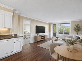 40 Eliot St, Milton, MA