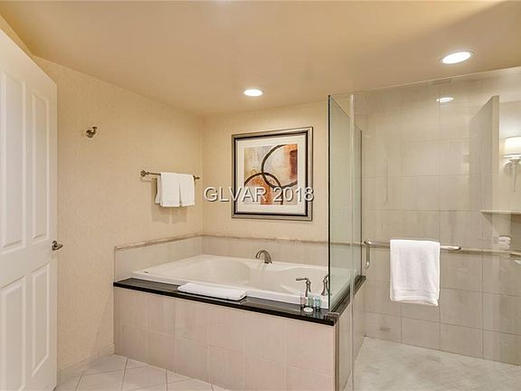 5th image of 135 Harmon Ave #916