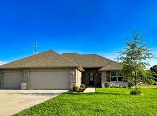 5638 E Gatehouse Dr, Strafford, MO 65757