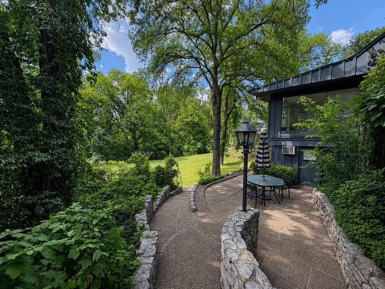 211 Mill Creek Dr — Photo 1