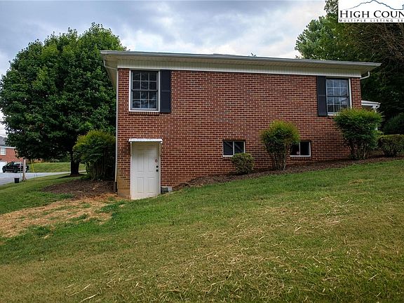 4th image of 372 NE Eastover Circle