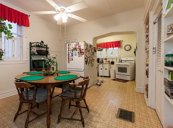 4th image of 2710 W Montrose Ave