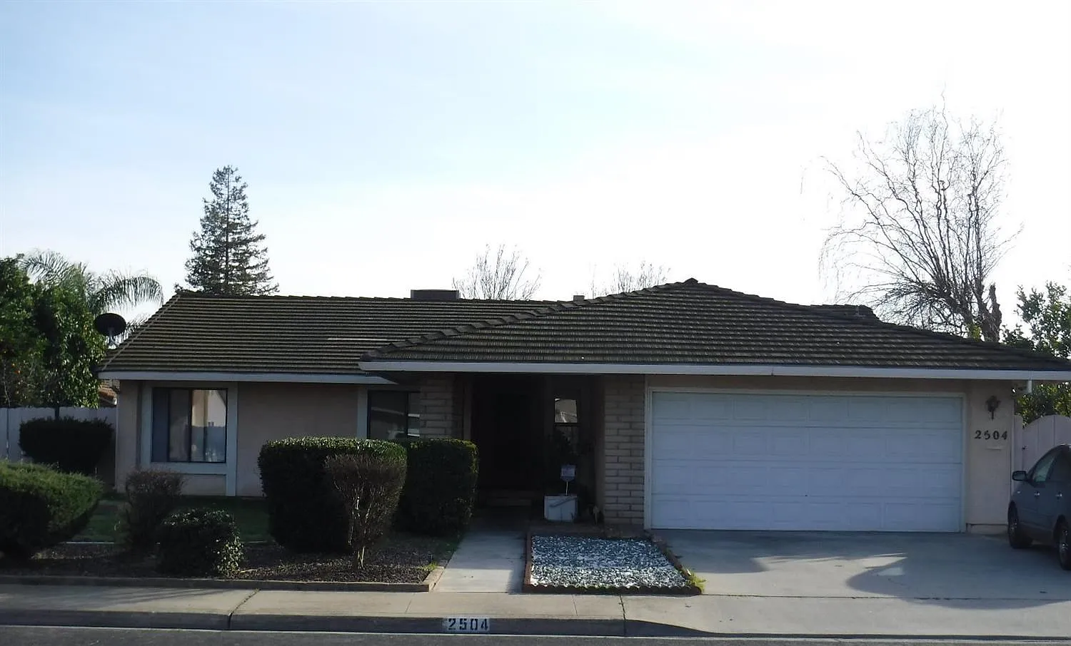 2504 Glasgow Dr photo 1