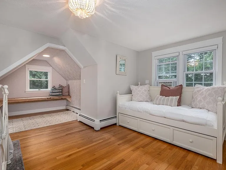Upstairs bedroom with full size bed