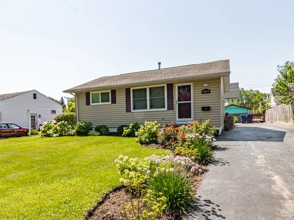 2805 Navaho Rd, Waukegan, IL 60087