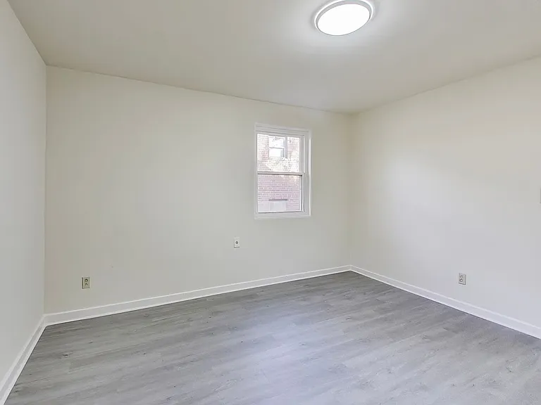 Roanoke Ave 8318 — Photo 11