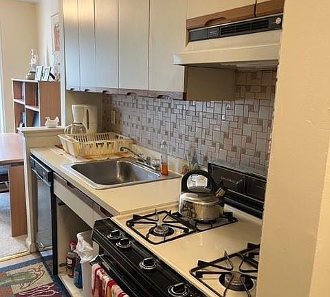 4th image of 4727 Little Neck Parkway #4G