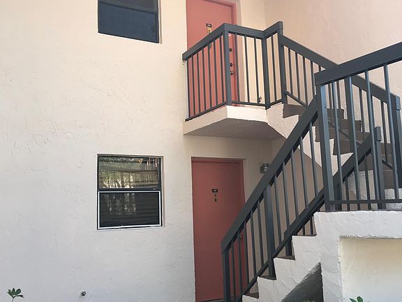 4th image of 902 NE 209th St #106-40