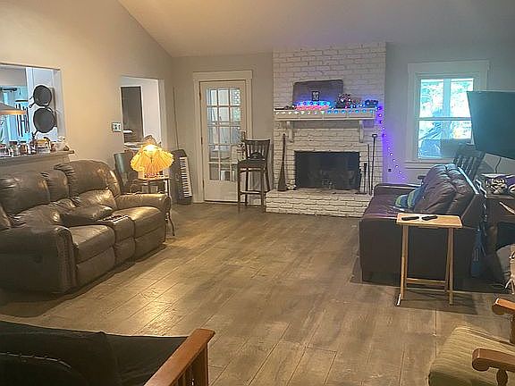 2nd image of 15823 Shetland Ave