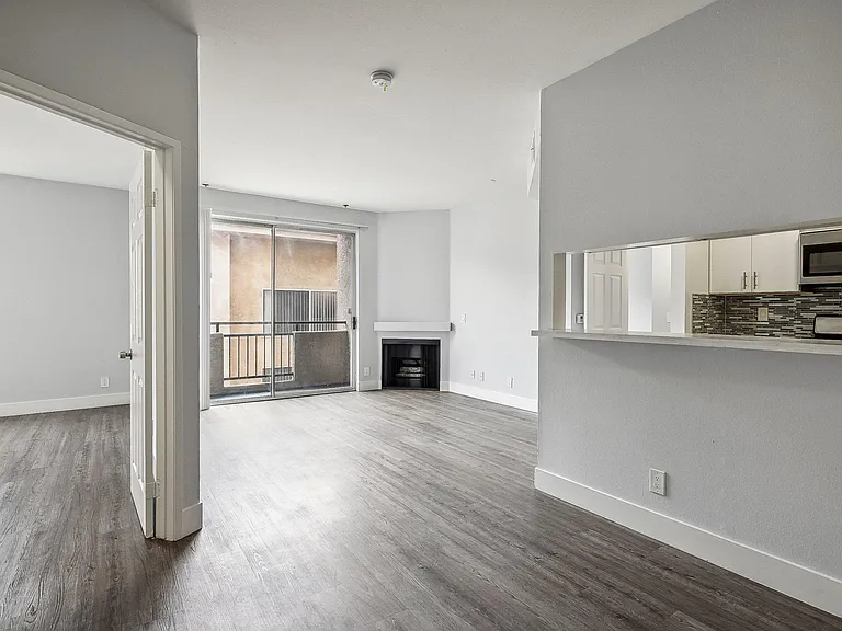 Catalina Apartments — Photo 7