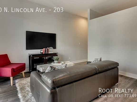 4th image of 3220 N Lincoln Ave #203