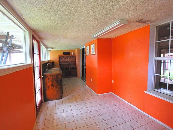 5th image of 900 S 39th St