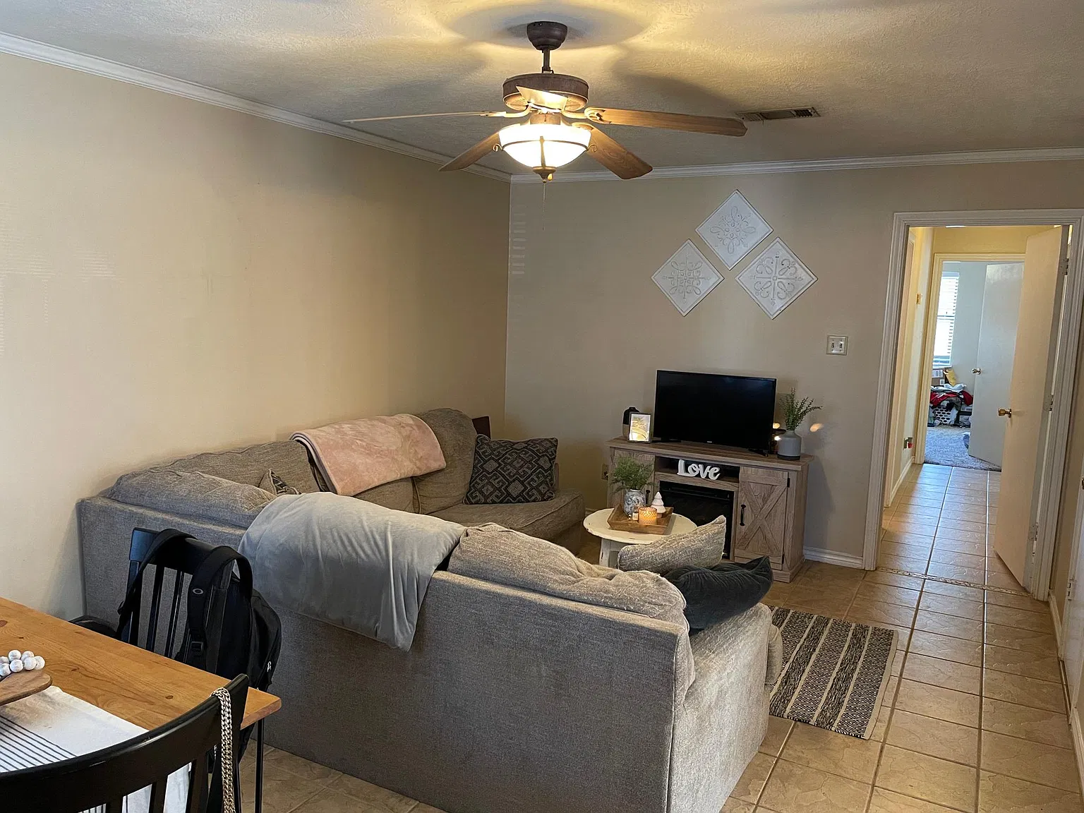 3 bed, 1104 sqft, $1,550 — Photo 2
