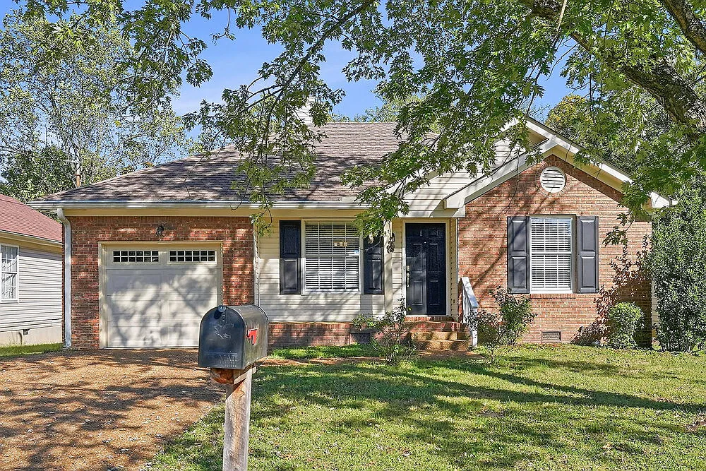 3 bed, 2.0 bath, 1516 sqft, $2,280 — Photo 1
