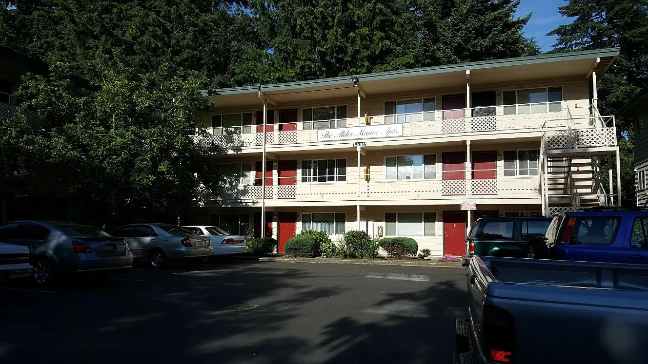 Alder Manor Apartments — Photo 1