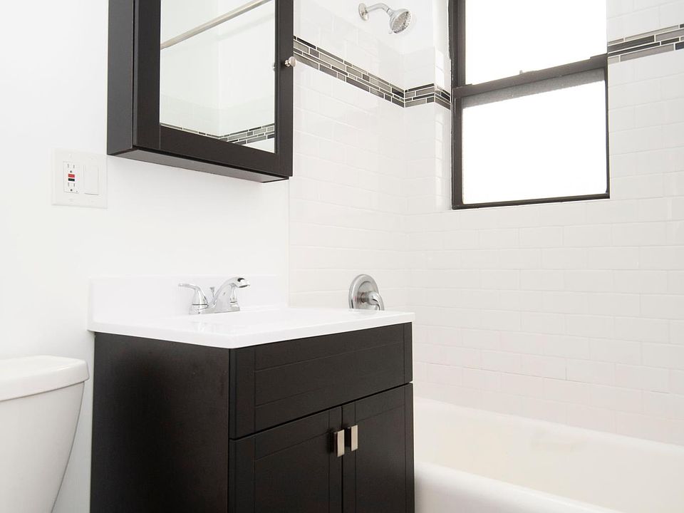 1st image of 3342 N Marshfield Ave #205