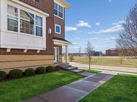 3rd image of 330 Clark Dr APT 3