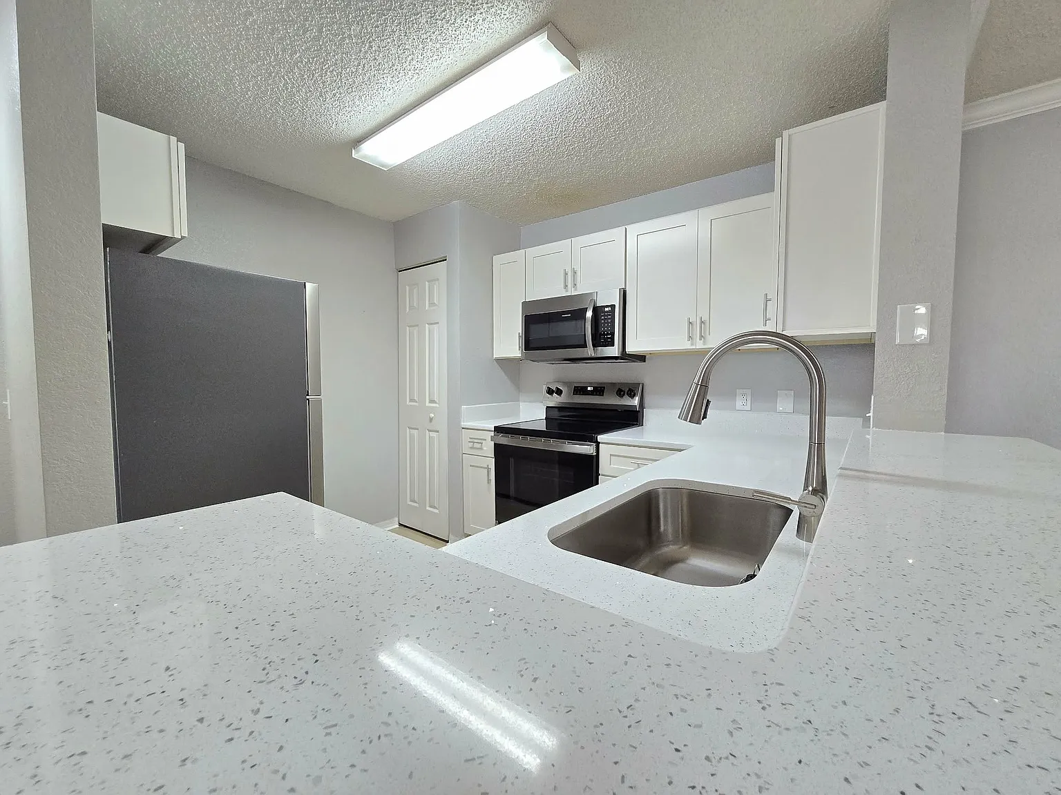 2 bed, 1096 sqft, $1,650 — Photo 4