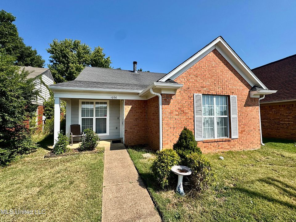 1st image of 1096 We Ross Pkwy W