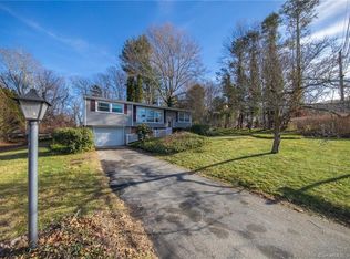 23 Faulkner Dr, Quaker Hill, CT 06375