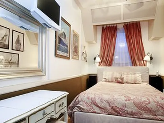 Sold by Corcoran | media 22