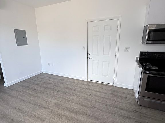 5th image of 402 NW 12th Ave APT 203