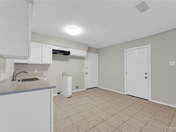 4th image of 712 Toronto Ave #3