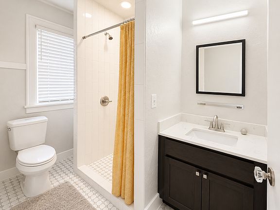 4th image of 1508 N Robinson Ave #1