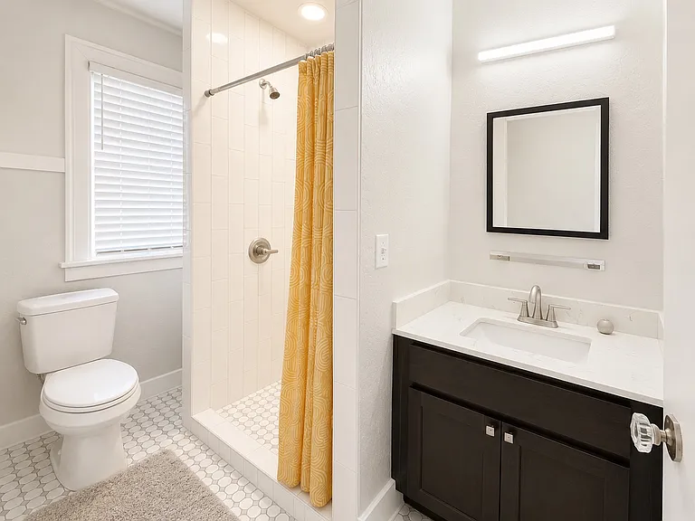 1508 N Robinson Ave #1 — Photo 4