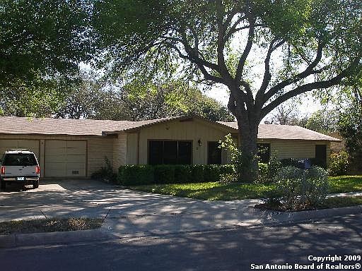 1st image of 407 PATRICIA Dr.