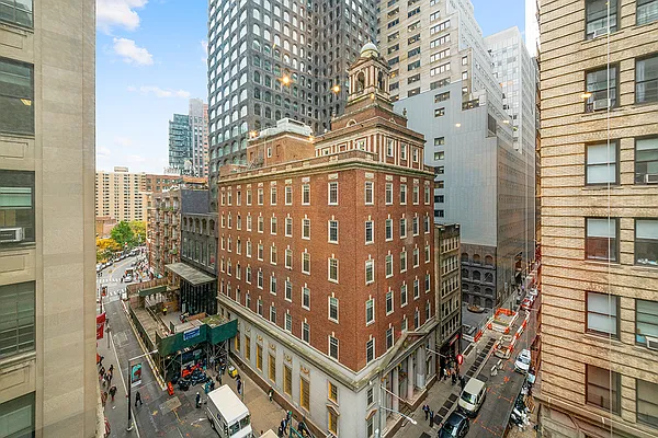 Sold by LUXE RESIDENCES INTERNATIONAL LLC | media 2