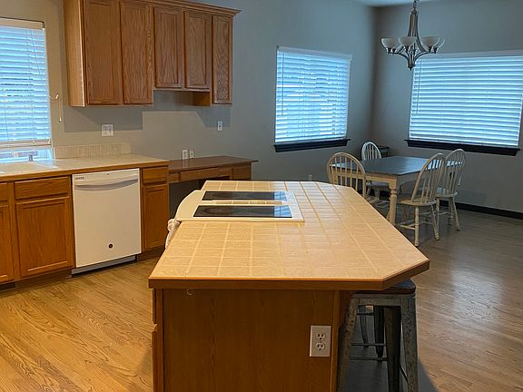 2nd image of 2229 Shay Rd