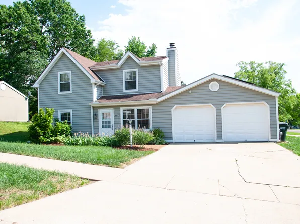 3619 Lakecrest Ct, Lawrence, KS 66049