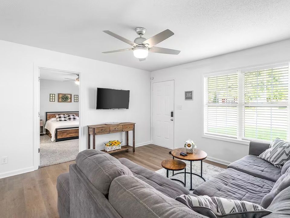 1st image of 713 Princeton Cir
