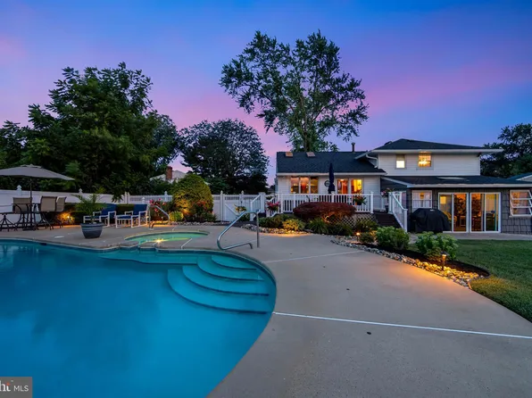 1025 Prospect Pl, Somerdale, NJ 08083