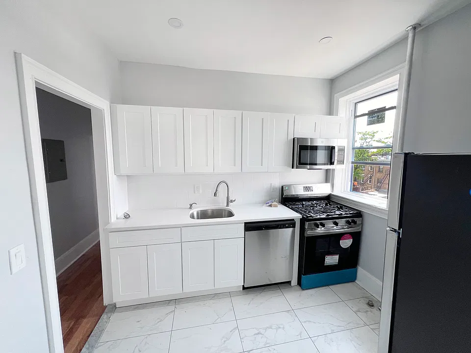 KITCHEN, VID ON YOUTUBE OR IG @ NJRENTS