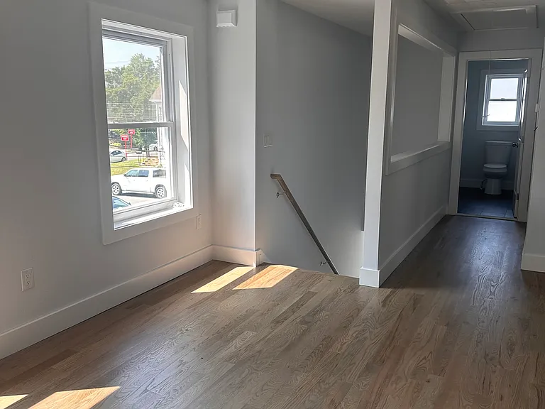 68 Bogart Ave — Photo 8