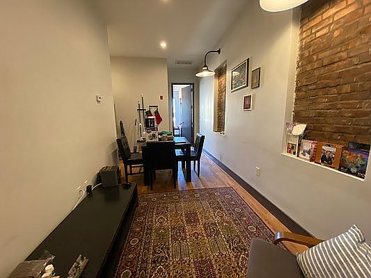 3rd image of 546 Kosciuszko St #3L